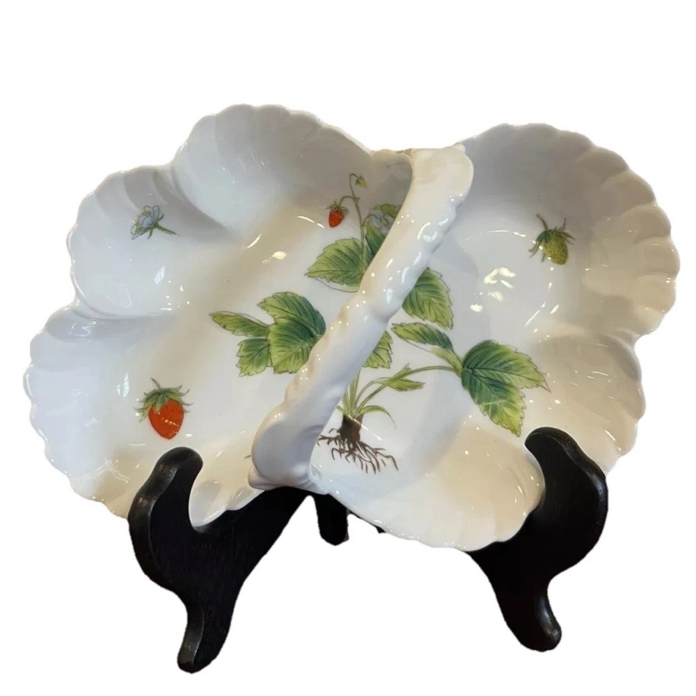 Vintage Limoges Dish Plate Strawberry Peint‎ Main Trinket Floral Handle Chamart